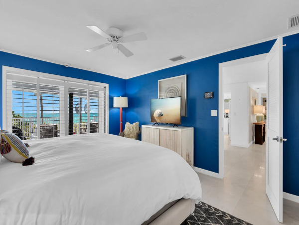 Beachfront Luxury Vacation Home in Naples Sleeps 10